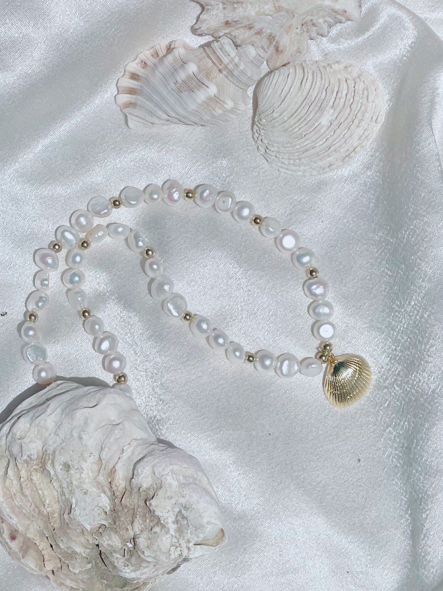 Shelly pearl necklace - mermaid core