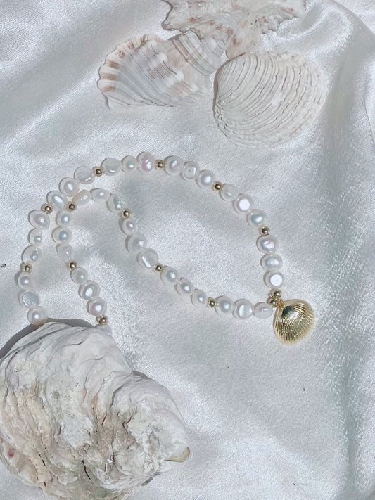 Shelly pearl necklace - mermaid core